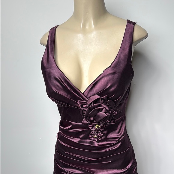 Elegant Purple Evening Gown - Picture 2 of 11